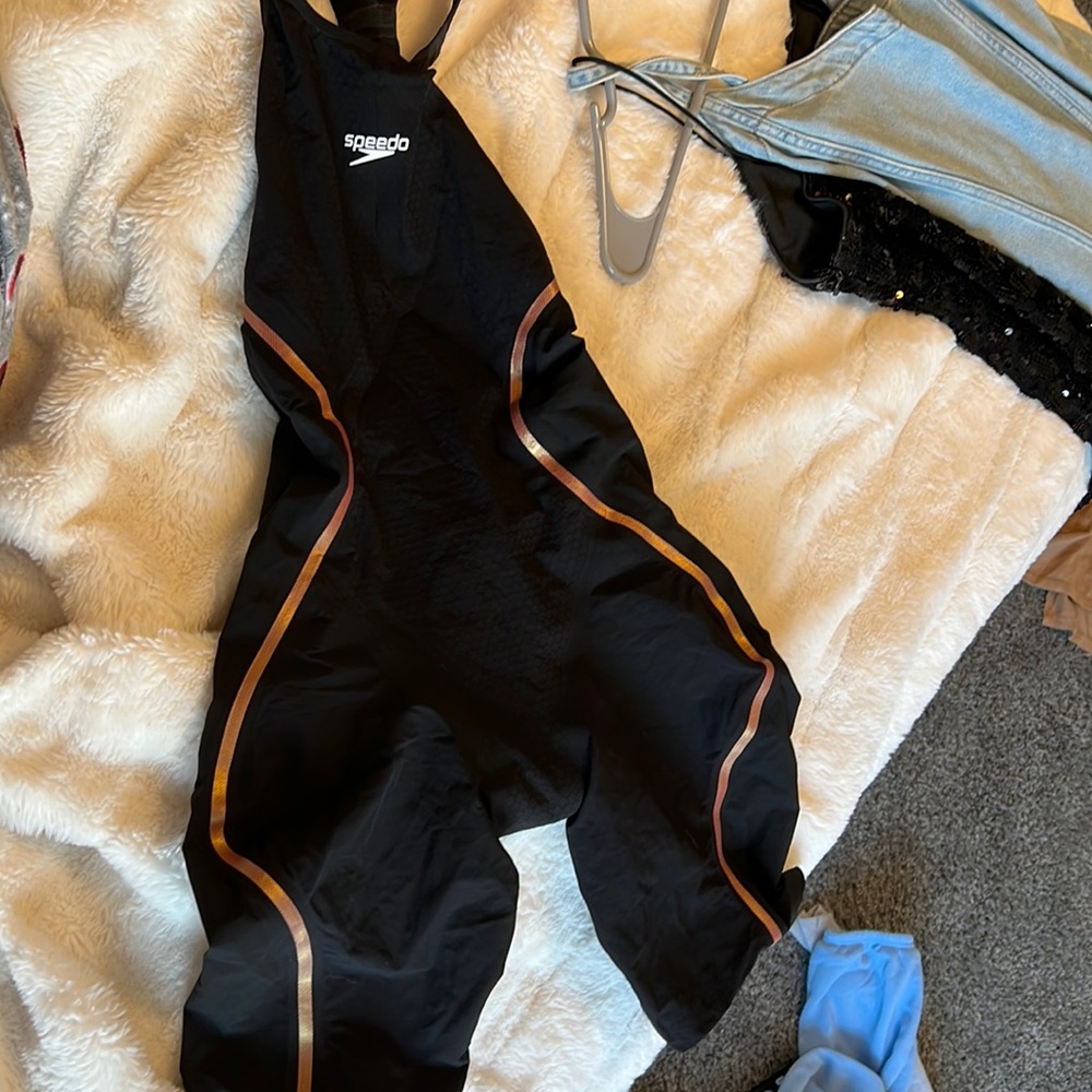 Speedo kneeskin